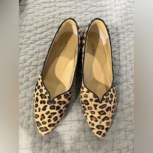 VanELli 11W hair calf leopard print pointy toe flat